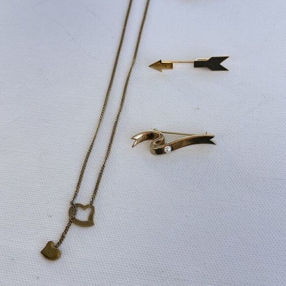 Vintage Lot of Signed AVON Gold Tone Jewelry Heart Necklace Pins with Rhinestone - Picture 2 of 9